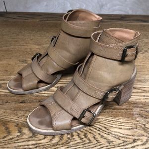 ecote heeled sandal with buckles